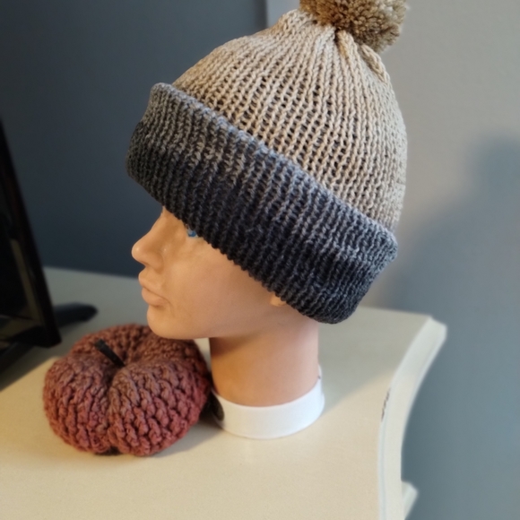 Knitted beanie - Picture 2 of 3